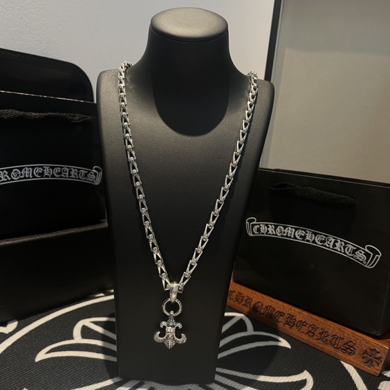 Ch*0me He**ts necklaces